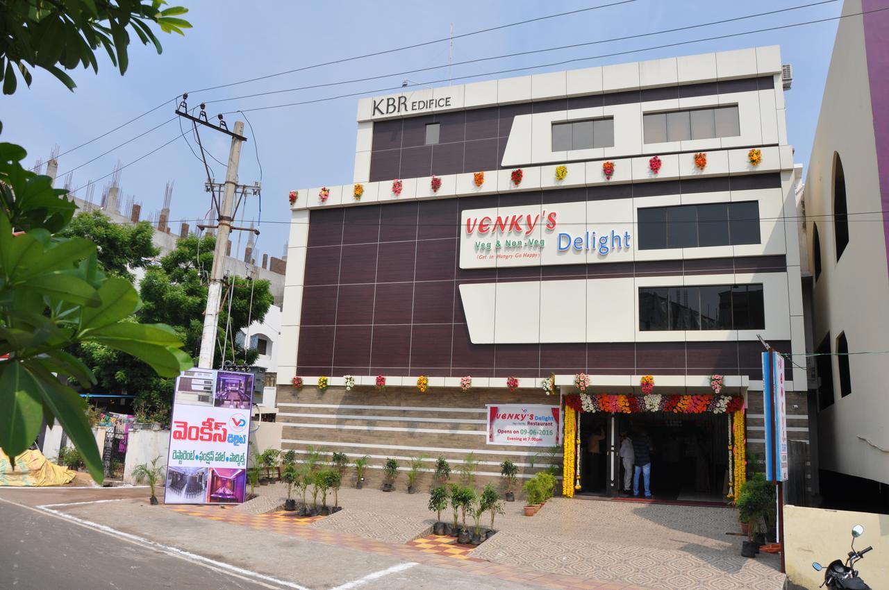 Venky'S Delight Hotel Rājahmundry Buitenkant foto