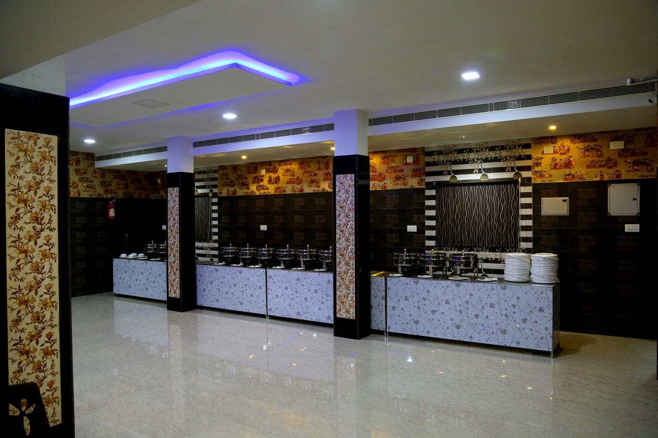 Venky'S Delight Hotel Rājahmundry Buitenkant foto