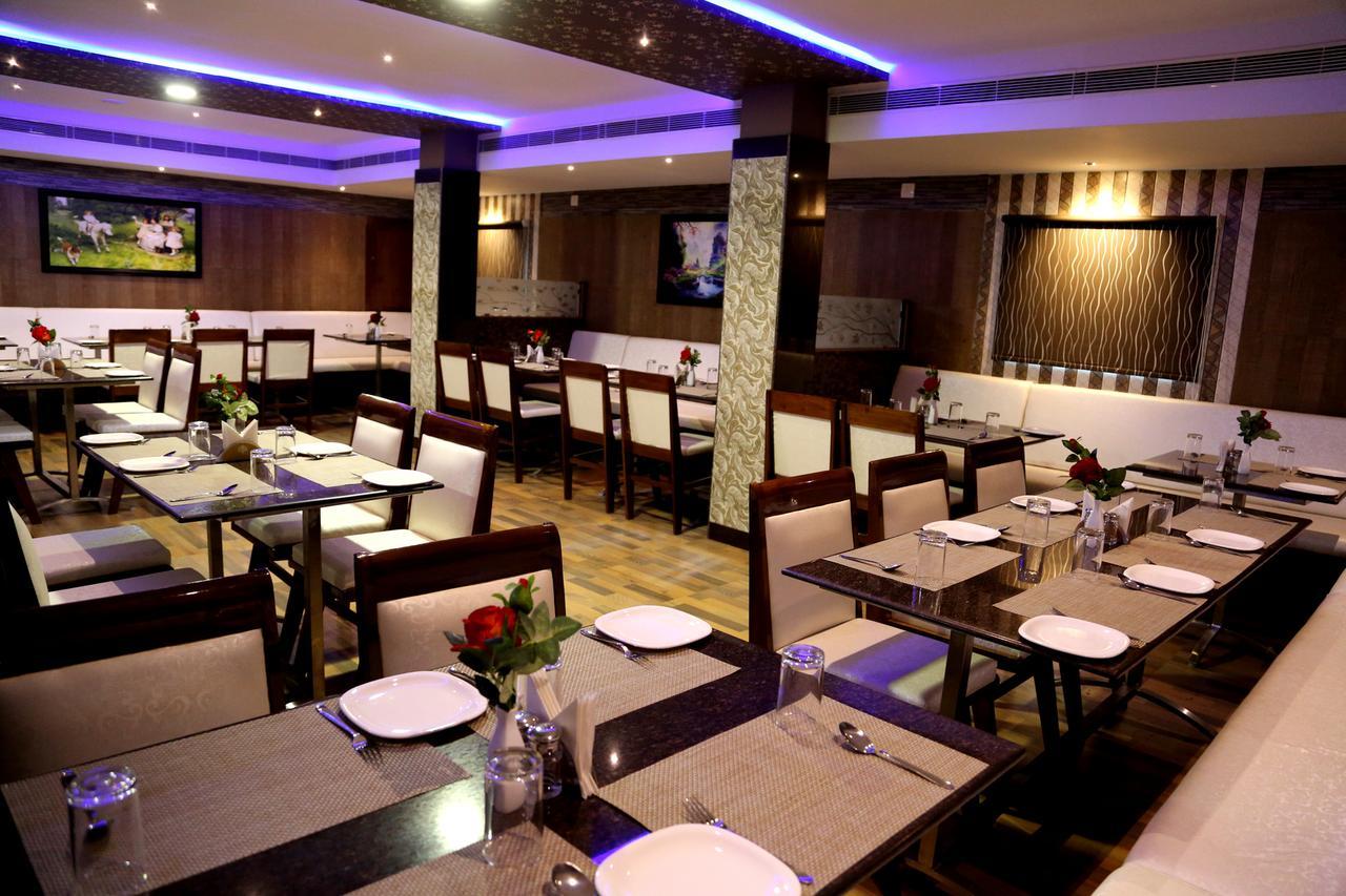 Venky'S Delight Hotel Rājahmundry Buitenkant foto