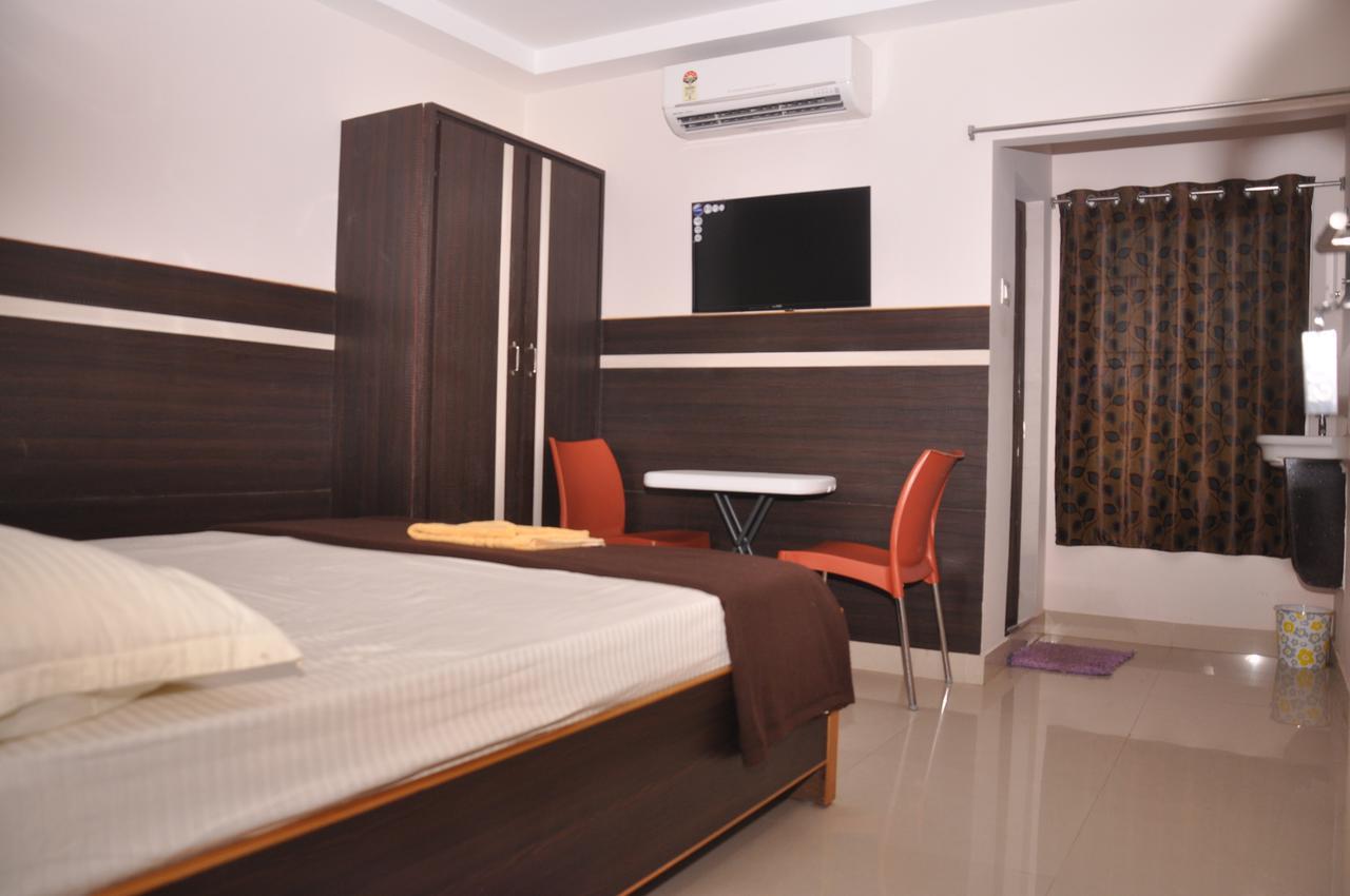 Venky'S Delight Hotel Rājahmundry Buitenkant foto