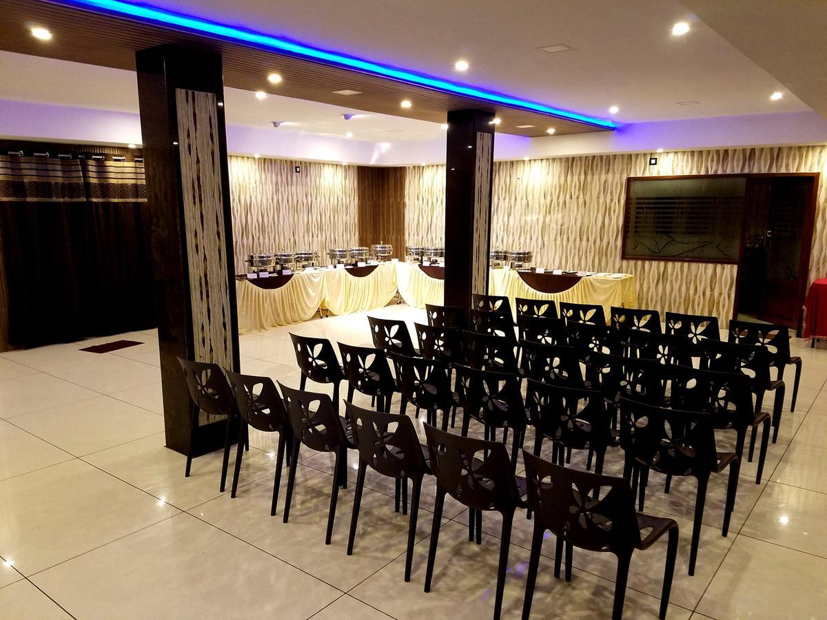 Venky'S Delight Hotel Rājahmundry Buitenkant foto