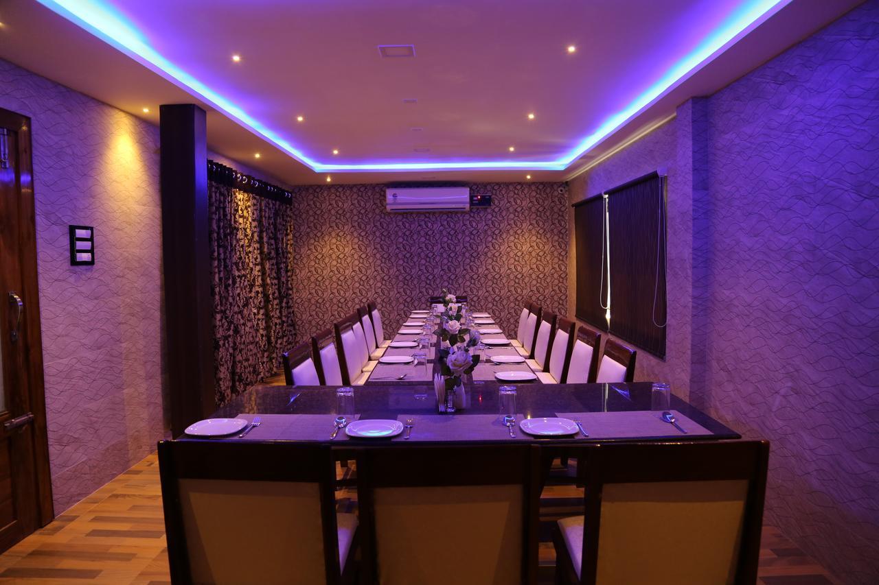 Venky'S Delight Hotel Rājahmundry Buitenkant foto