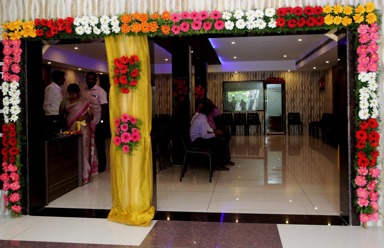 Venky'S Delight Hotel Rājahmundry Buitenkant foto