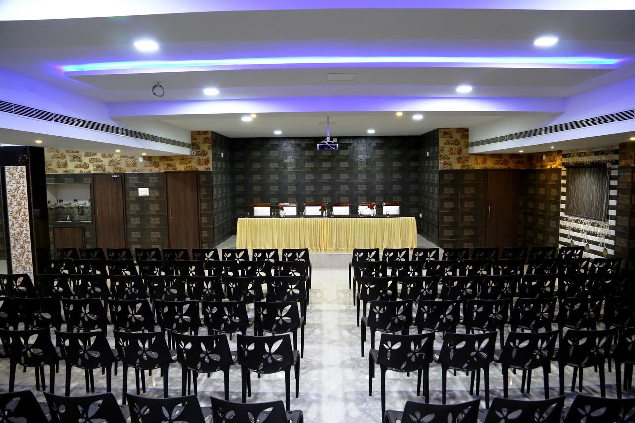 Venky'S Delight Hotel Rājahmundry Buitenkant foto
