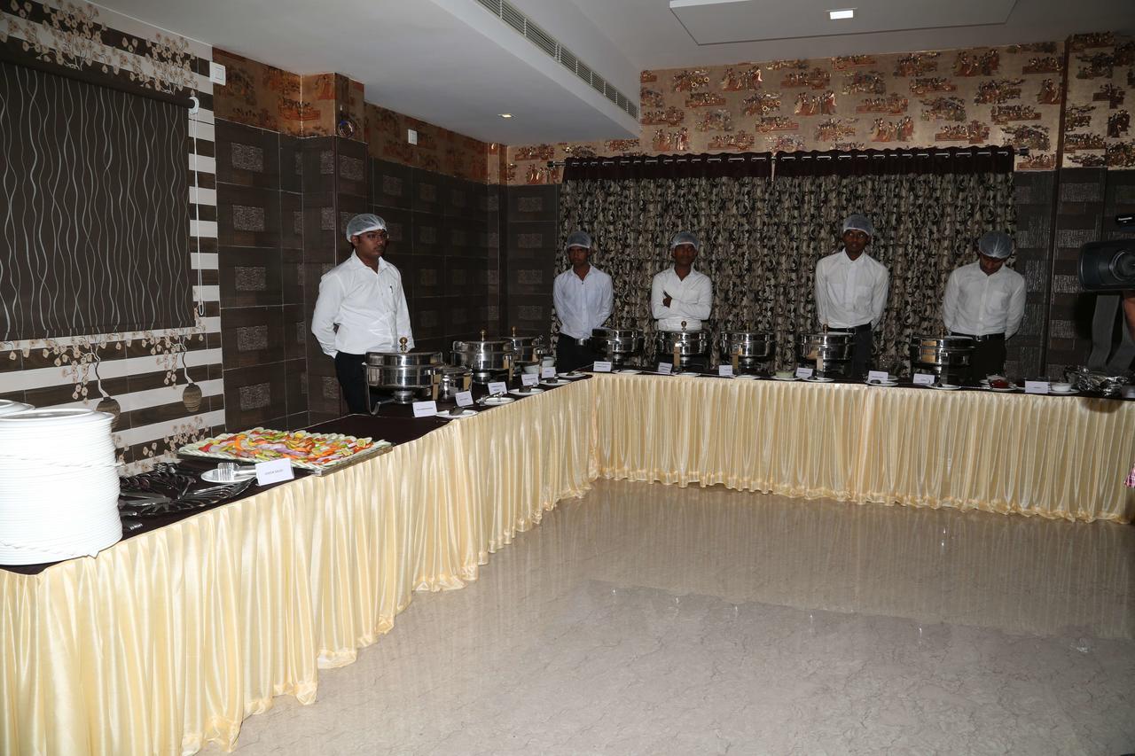 Venky'S Delight Hotel Rājahmundry Buitenkant foto