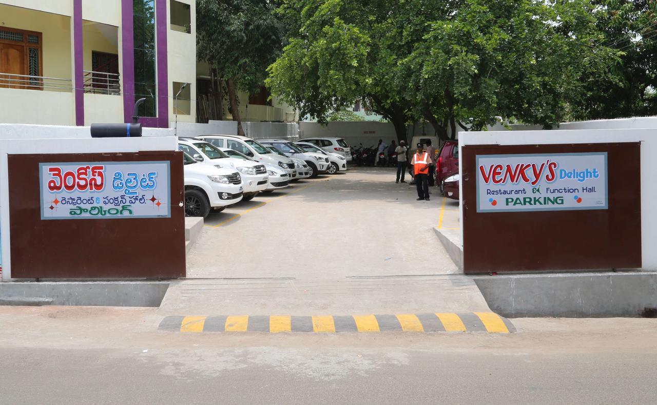 Venky'S Delight Hotel Rājahmundry Buitenkant foto