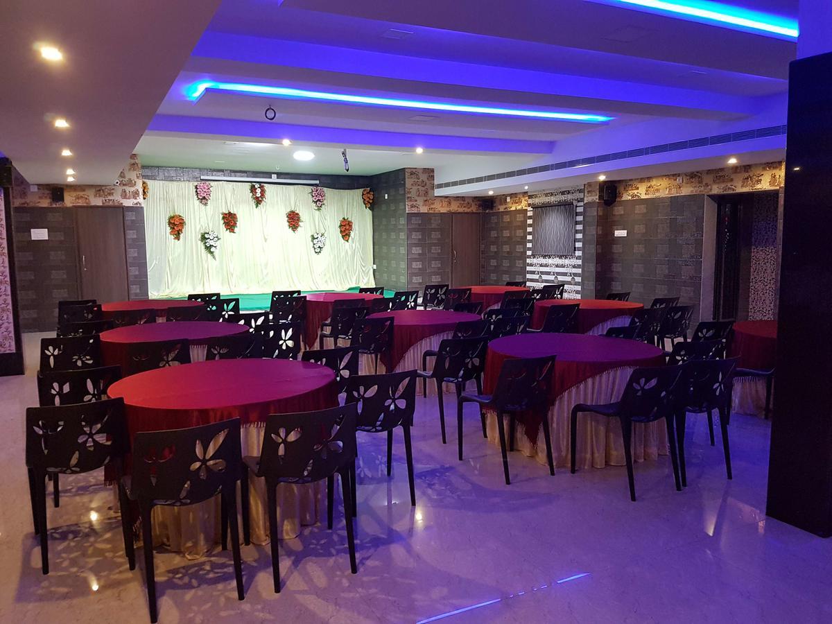 Venky'S Delight Hotel Rājahmundry Buitenkant foto