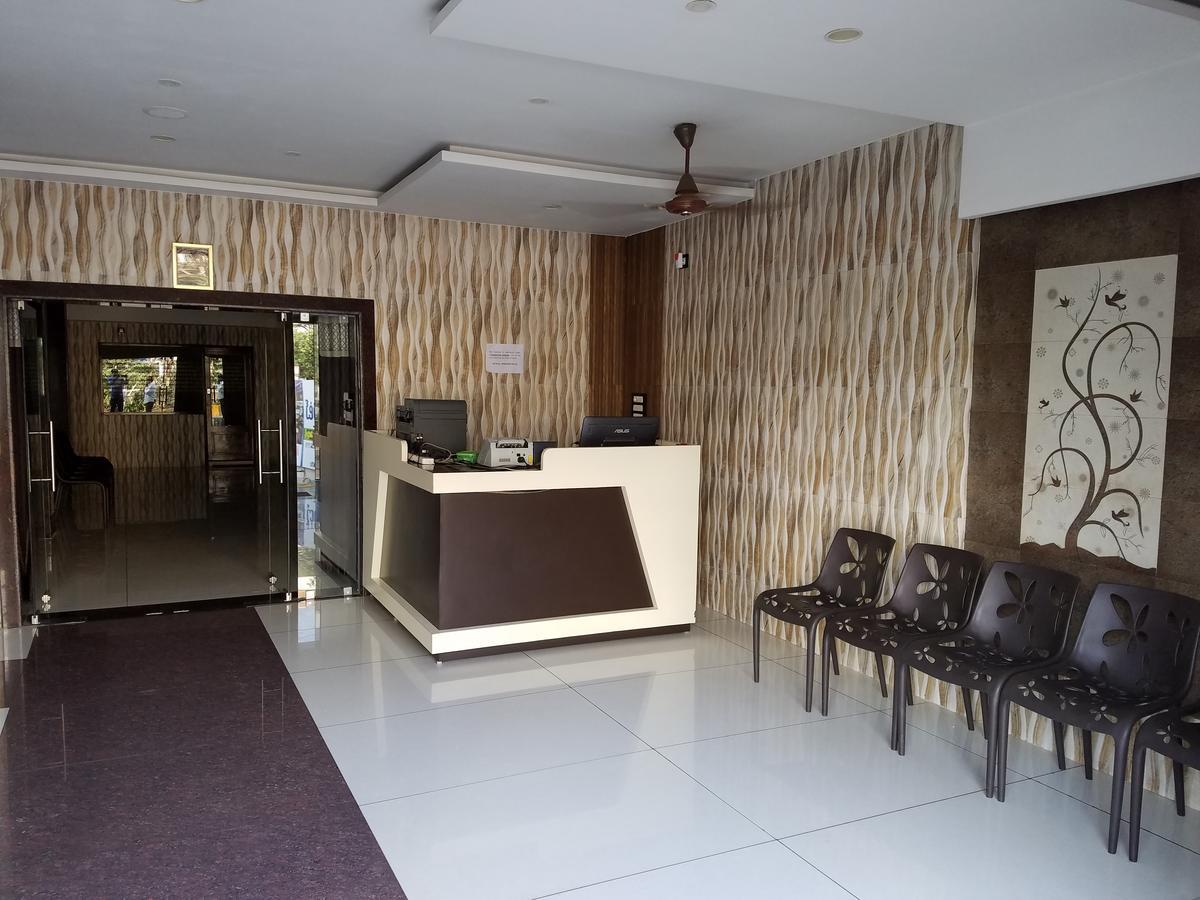 Venky'S Delight Hotel Rājahmundry Buitenkant foto